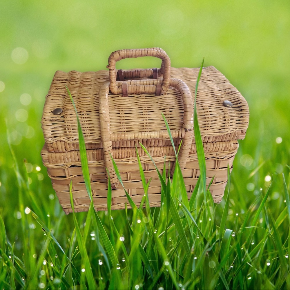 Picknick Basket Vintage Wicker